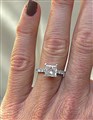 Princess cut på mitt finger.jpeg